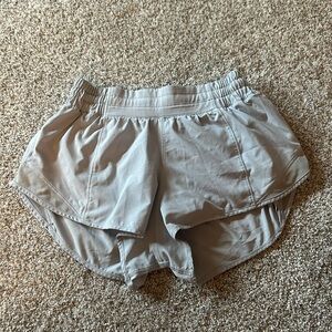 lululemon 2.5 hotty hot shorts pastel blue